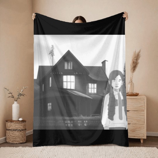 Is a haunted house??? (Black and white version) Throw Blankets