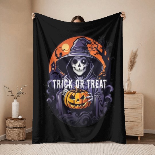 Halloween : trick or treat Throw Blankets