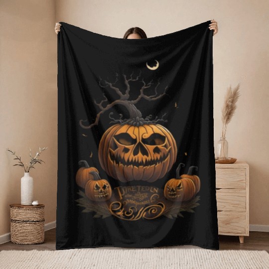 halloween trick or treat spookypumpkin Throw Blankets