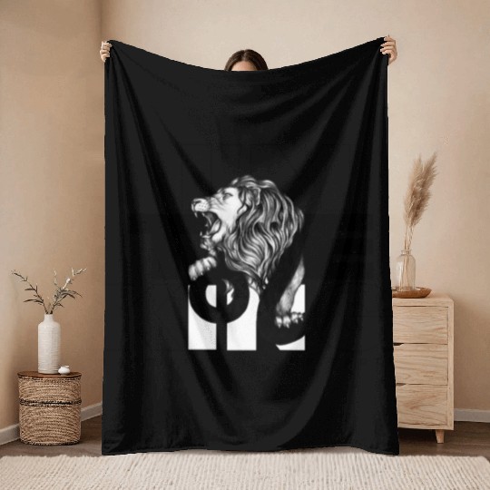 last king of the earth Throw Blankets