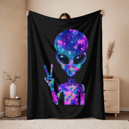 Alien victory Throw Blankets