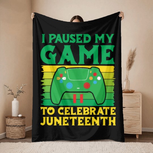 Gamer I Paused my Game to Celebrate Juneteenth Throw Blankets