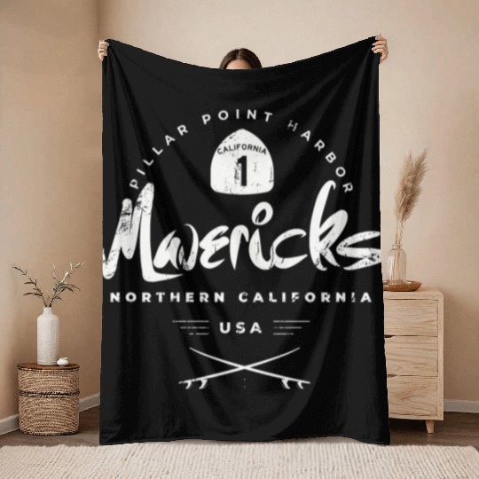 Mavericks Pillar Point California Throw Blankets