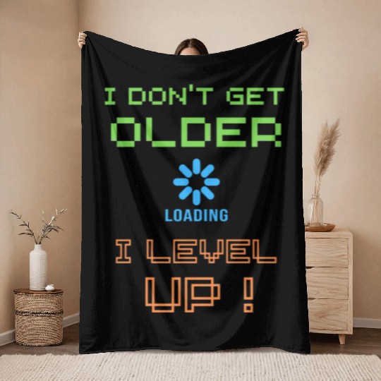 I don't get older i level up Throw Blankets
