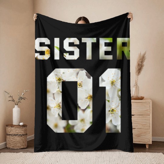 COUPLE FLOWER SISTER 01 Throw Blankets