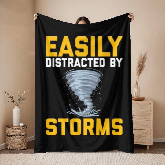 Storm chasers Throw Blankets
