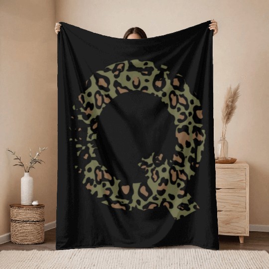 Q army camo design Throw Blankets