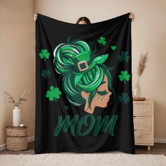 St patrick's day ,mom Throw Blankets