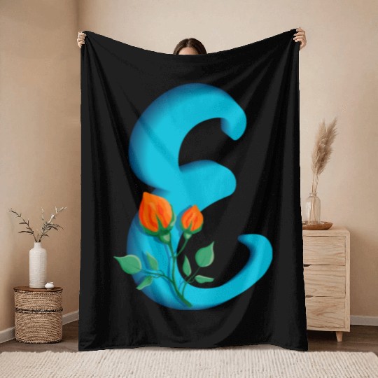 Three dimensional capital letter E rose monogram Throw Blankets