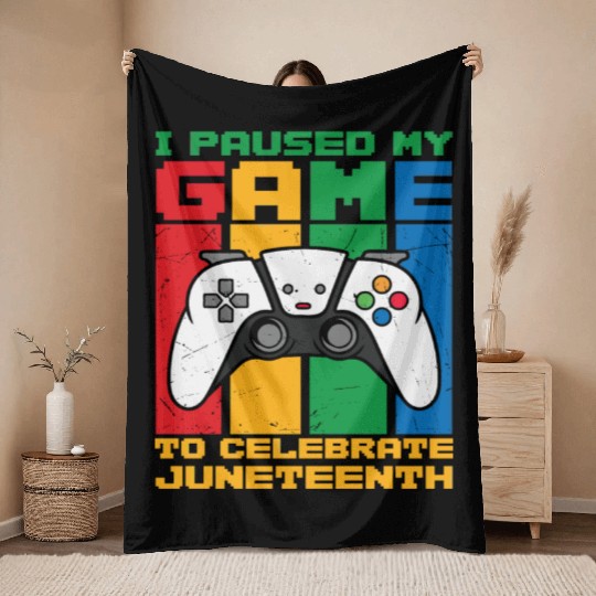 I PAUSED MY GAME TO CELEBRATE JUNETEENTH Throw Blankets