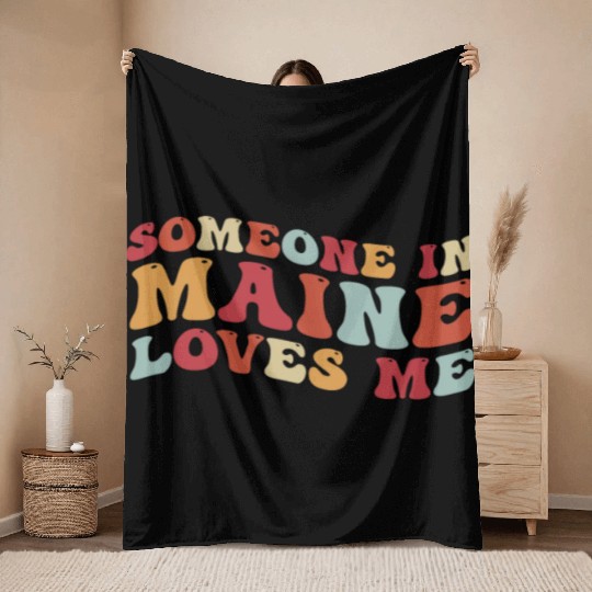 Someone In Maine Loves Me Throw Blankets