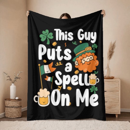 Irish Pub Shamrock Gold Belfast Throw Blankets