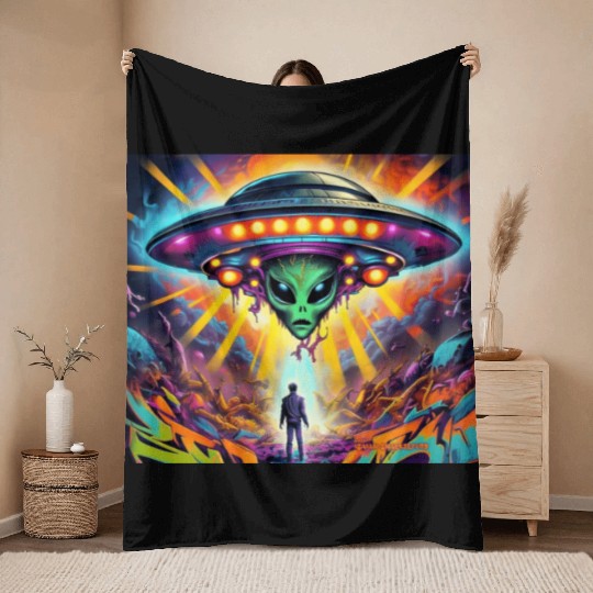 Trippy alien Throw Blankets