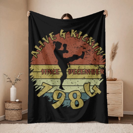 40th birthday Alive and kickin since 12/1984 Throw Blankets