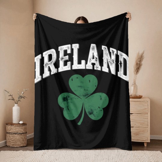 Ireland Shamrock Throw Blankets