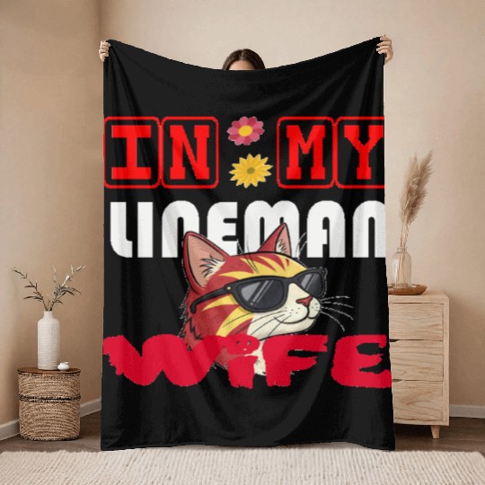 IN MY LINEMAN WIFE CAT FUNNY Throw Blankets