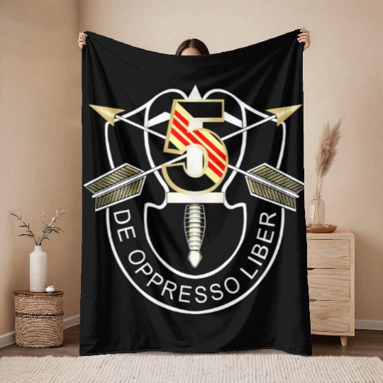 5th Special Forces Group De Oppresso Liber Design Throw Blankets