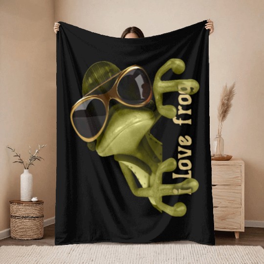i love frog funny frog design Throw Blankets