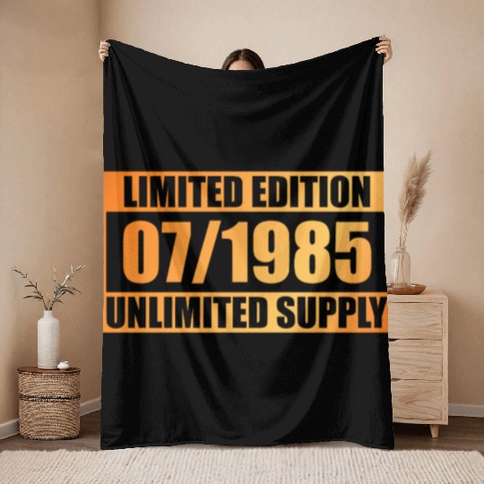 40th birthday Limited Edition - ꝏ Supply 07/1985 Throw Blankets