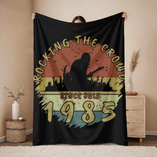 40th Birthday Rocking the crowd GIT 07/1985 Throw Blankets