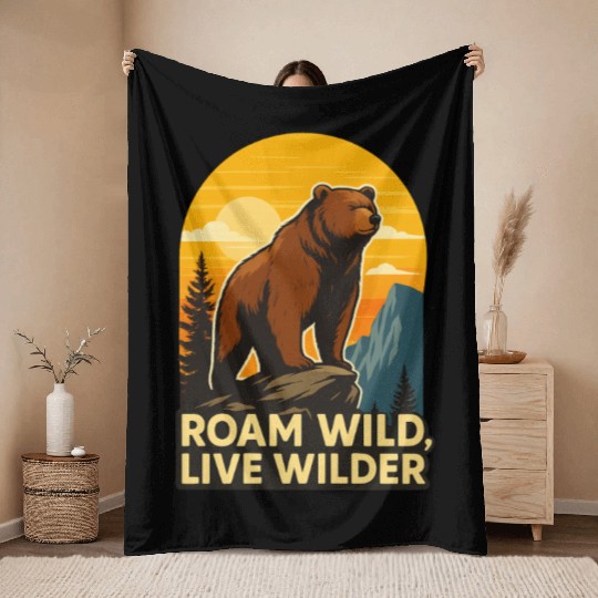 Roam Strong, Live Wilder – Bear's Path in the Wild Throw Blankets