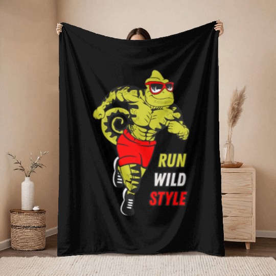 Running lizard Throw Blankets