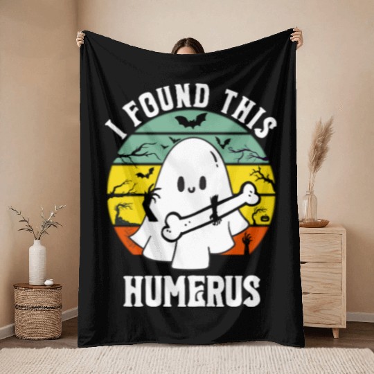 Funny Ghost Pun I Found This Humerus Halloween Throw Blankets