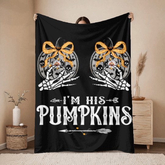 Skeleton Halloween couple I'm his pumpkins Throw Blankets