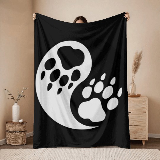 wolf paw ying yang Throw Blankets