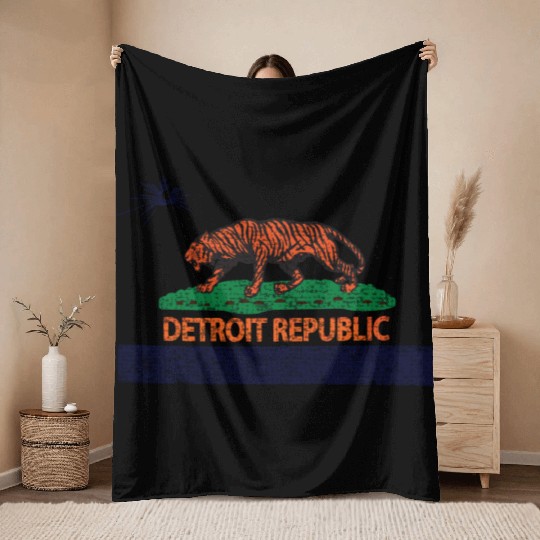 Detroit Republic Tiger Flag Distressed Throw Blankets