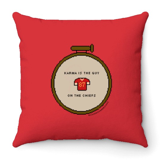 taylorr swift and travis kelce - pixel art! (1) Throw Pillows