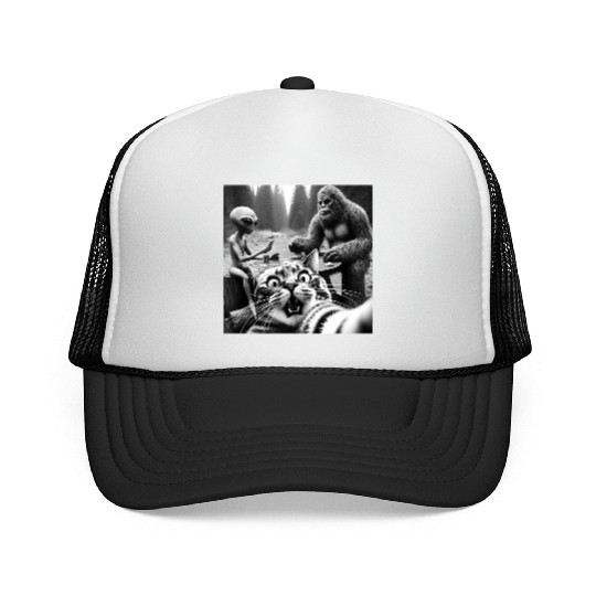 Sasquatch Bigfoot Alien Surprised Scared Cat Selfi Trucker Caps