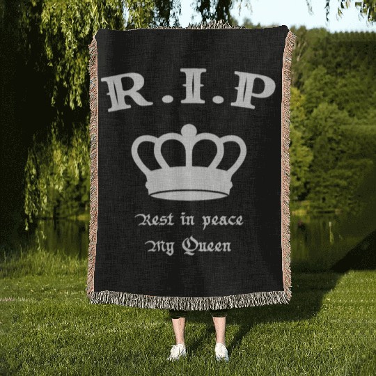 rest in peace queen elizabeth Woven Blankets