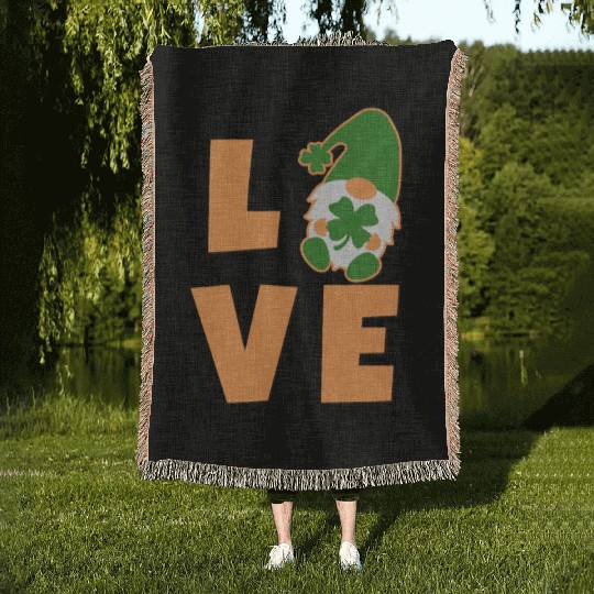 Love Gnome St Patricks Day Woman, Lucky Clover Woven Blankets