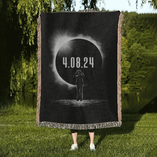 Total Solar Eclipse Man Silhouette 4.08.24 Men's Woven Blankets