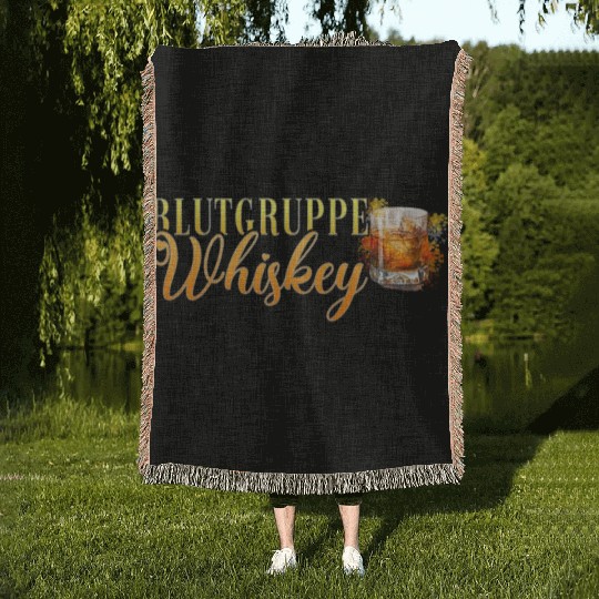 Blutgruppe Whiskey Cocktail Bartender Woven Blankets