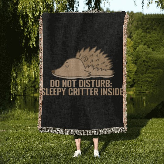 Do not disturb: Sleepy Critter inside Woven Blankets