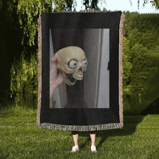 Surprised skull Woven Blankets