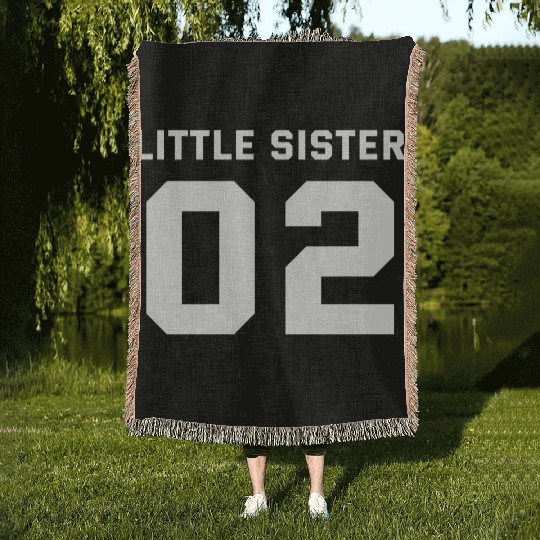 LITTLE SISTER 02 Woven Blankets