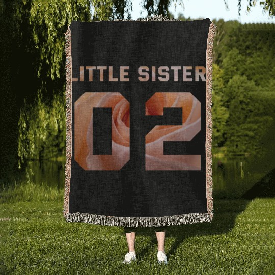 LITTLE SISTER 02 Woven Blankets