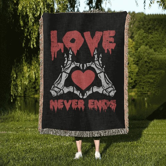 LOVE NEVER ENDS - SKELETON HEART SHAPE Woven Blankets