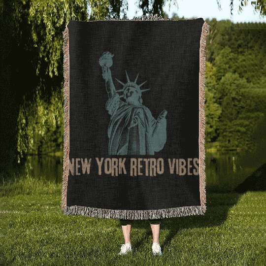 “New York Retro Vibes – Classic City Nostalgia” Woven Blankets