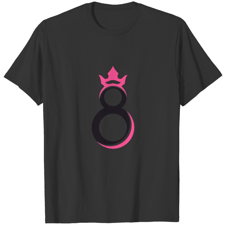 The queen 8 T-shirt