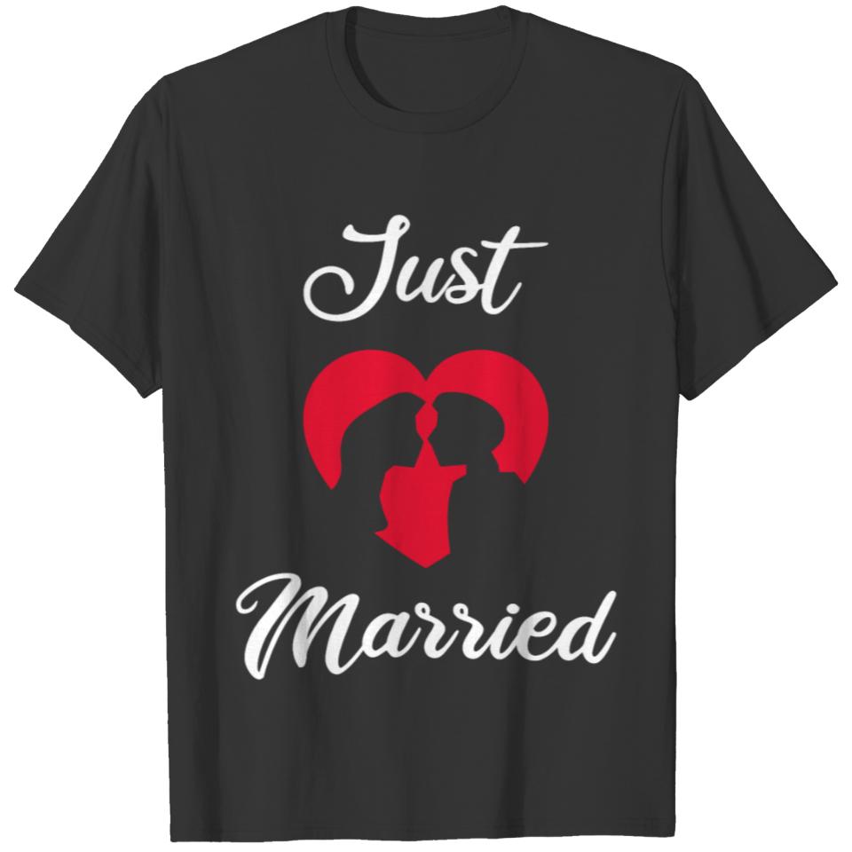 Just Married red heart couple T-shirt