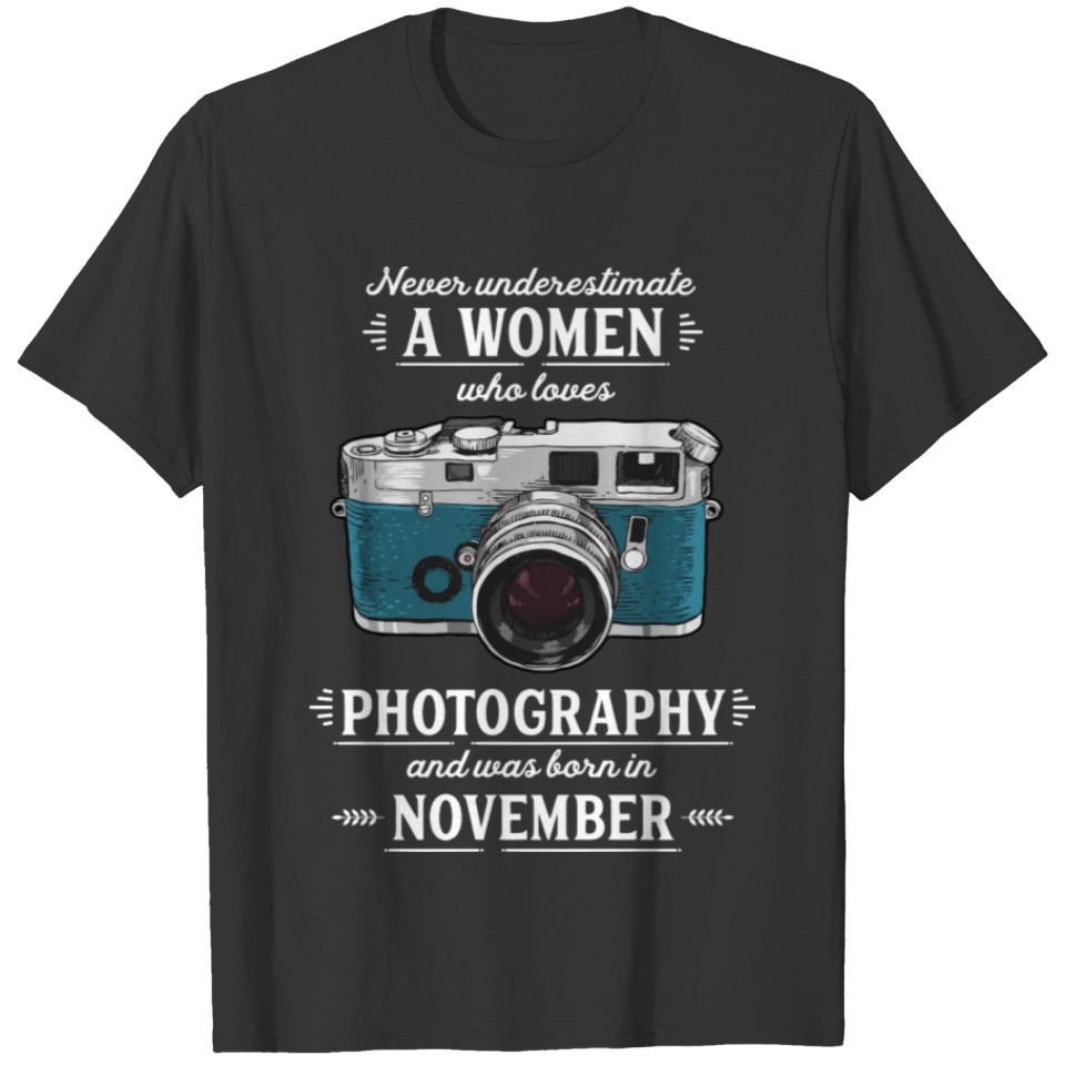 Never Underestimate A Women Who Loves Photography T-shirt