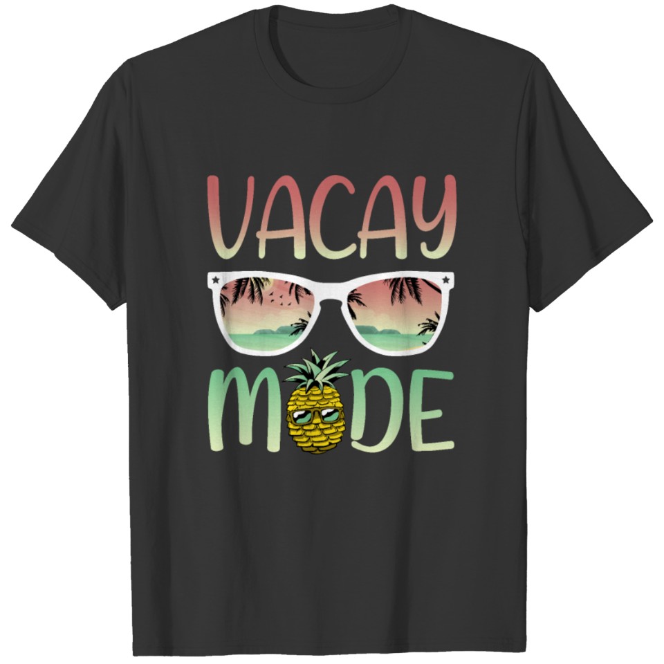 Funny Ananas with Sunglasses in Vacay Mode T-shirt