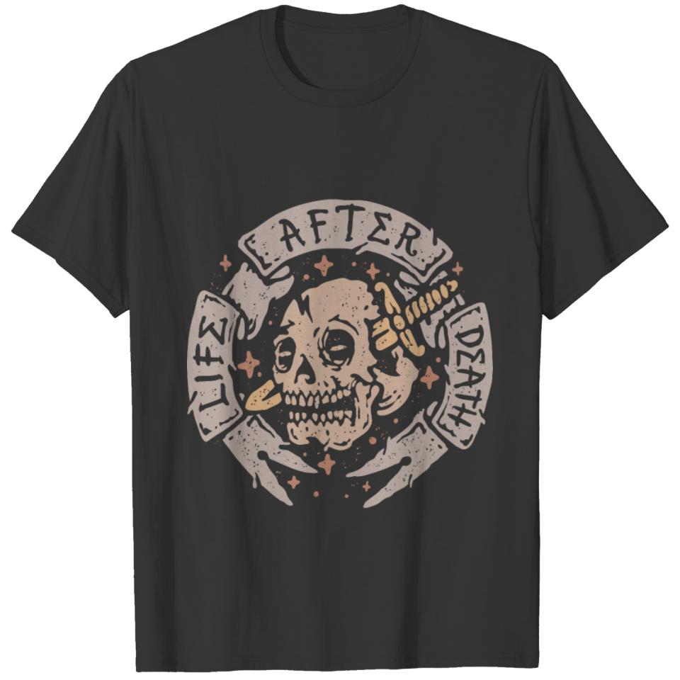 Skull and the dagger blade old stamp T-shirt