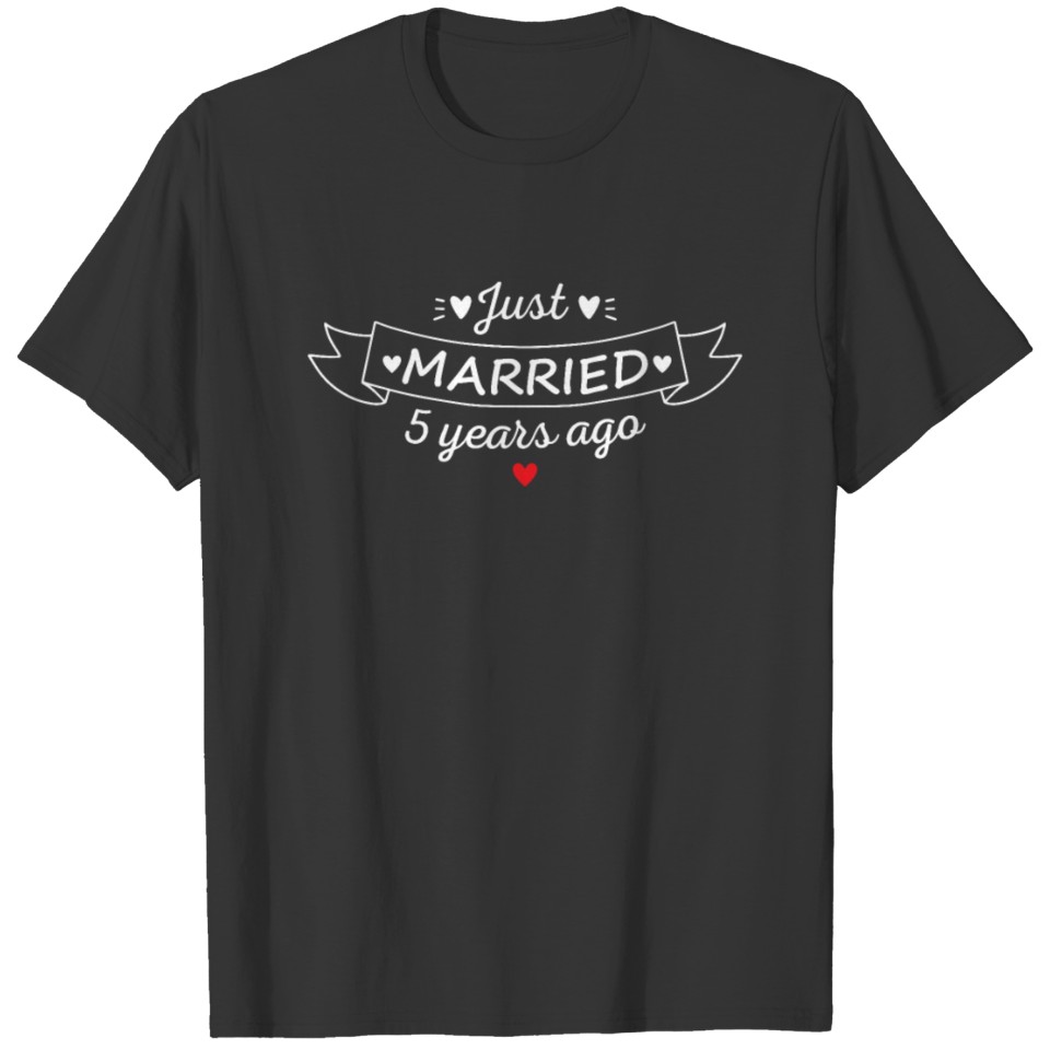Just Married 5 Years Ago Funny 5th Wedding Anniver T-shirt