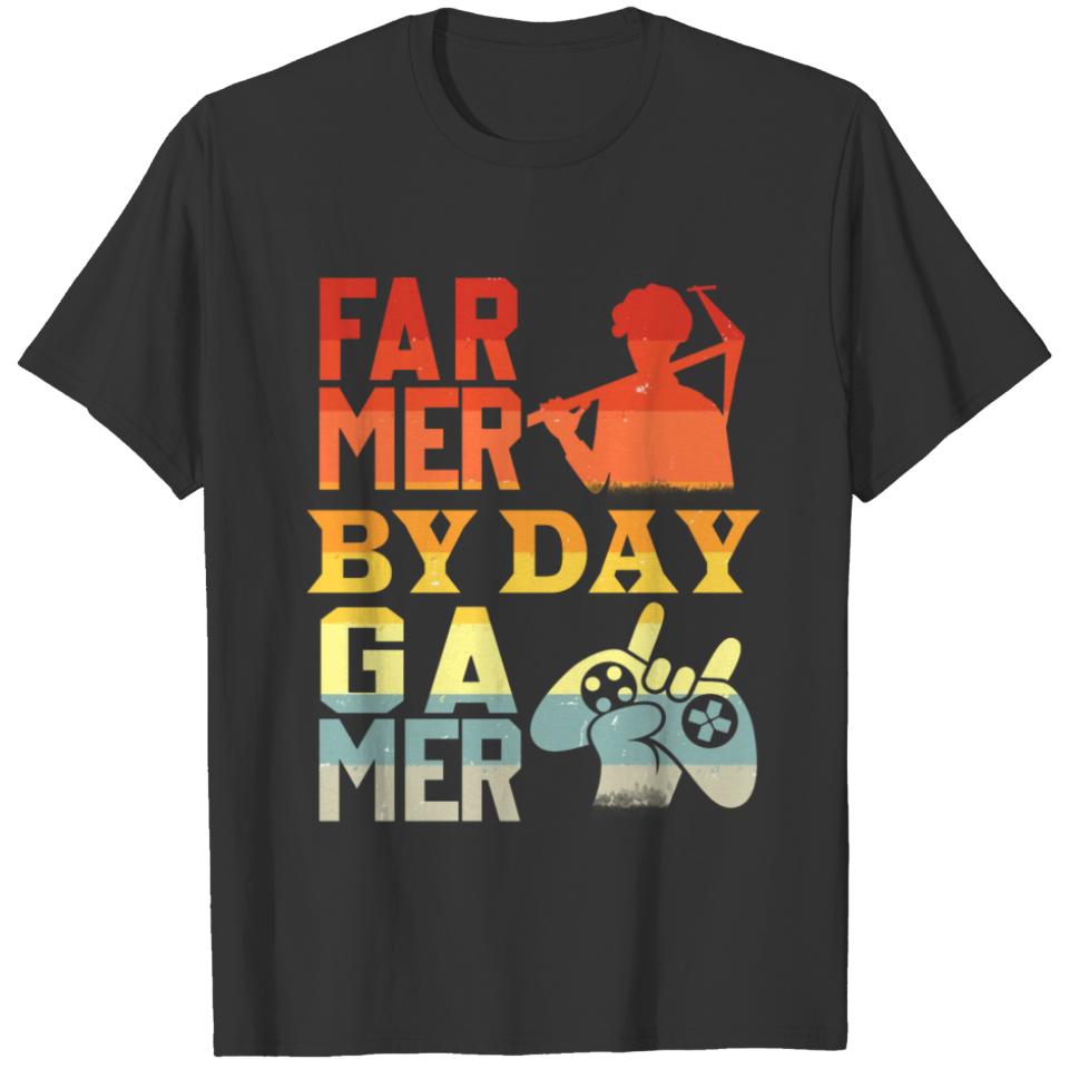 Farmer By Day Gamer By Night Funny Design Gift T-shirt
