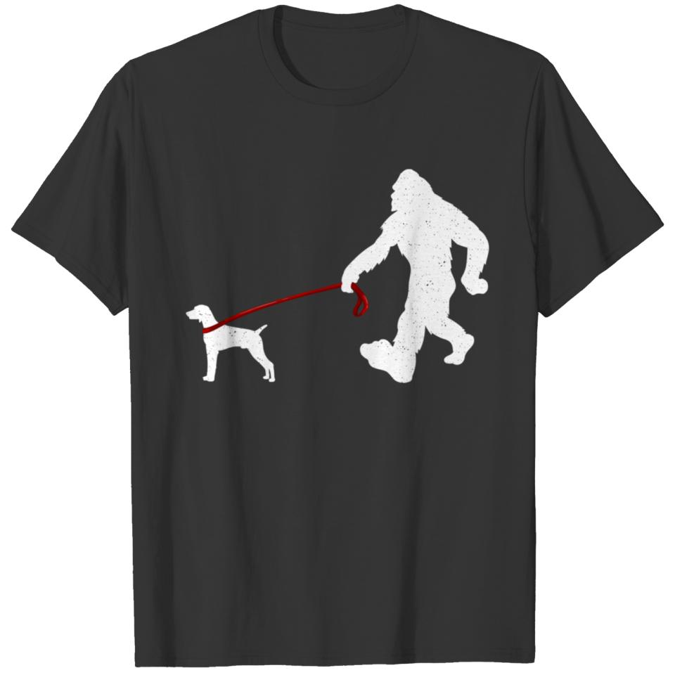 Bigfoot Walking With Vizsla Dog - Funny Bigfoot & T-shirt